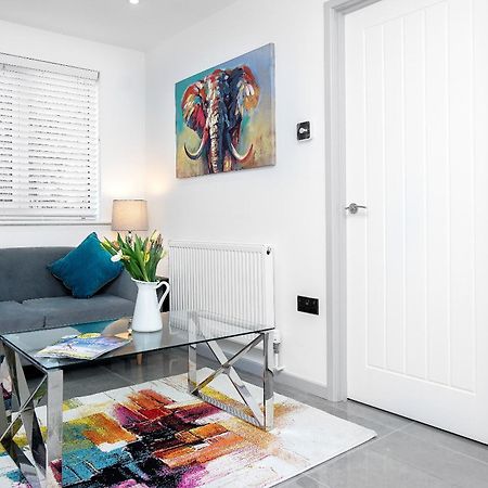 Lucas Apartment Sudbury  Bagian luar foto