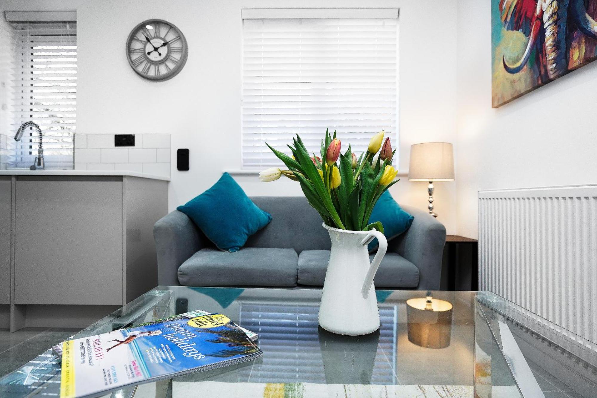 Lucas Apartment Sudbury  Bagian luar foto